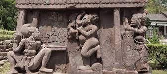 Wisata Spiritual di Candi Sukuh Karanganyar: Candi Erotis Peninggalan Hindu Jawa