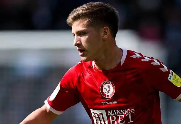 Ayman Benarous: Playmaker Muda Bristol City dengan Kreativitas dan Teknik Halus