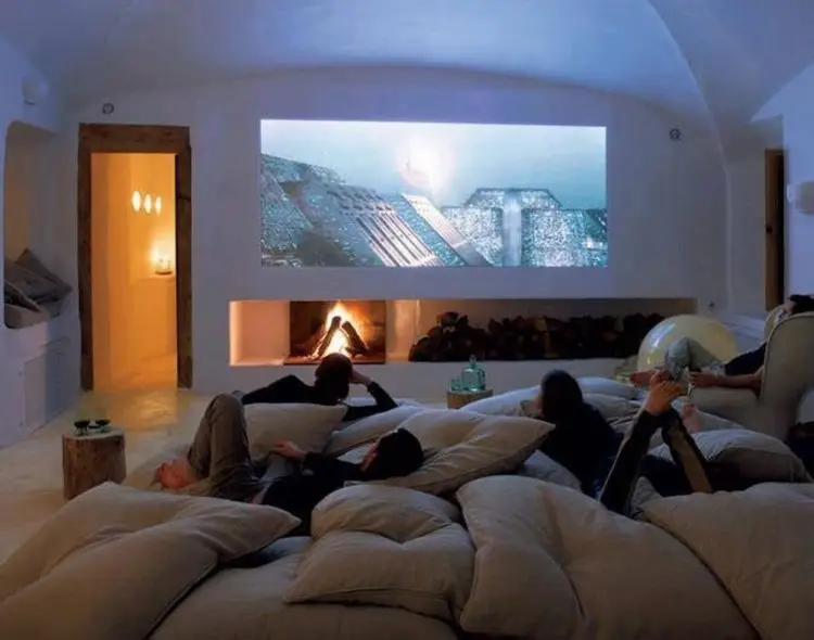 Trik Bikin Area Nonton TV Yang Nyaman Pakai Karpet Lantai Dan Bantal Besar